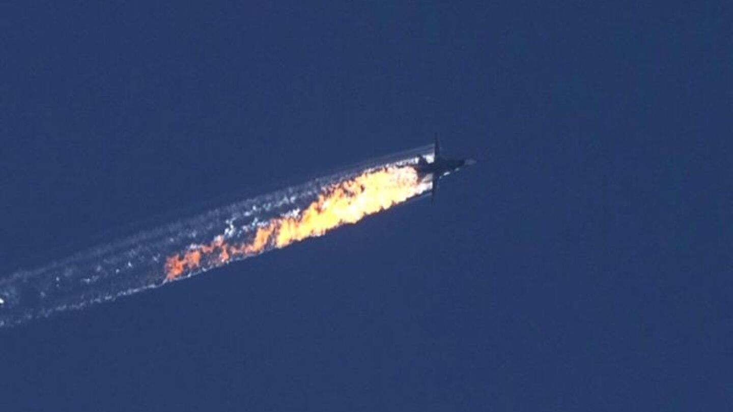 El caza ruso derribado por Turqu&iacute;a se precipita contra el suelo