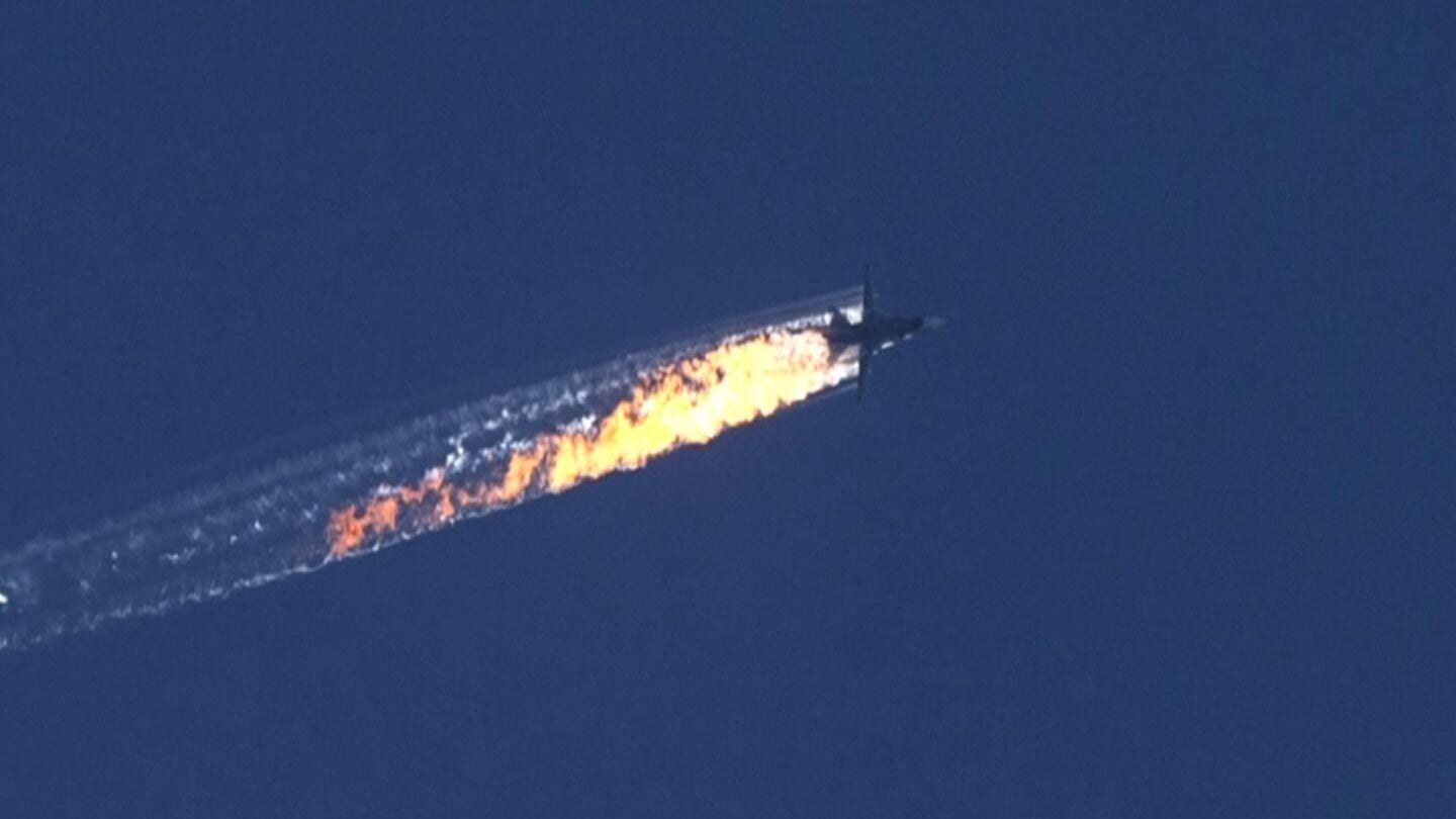 Avi&oacute;n cayendo en la frontera entre Siria y Turqu&iacute;a
