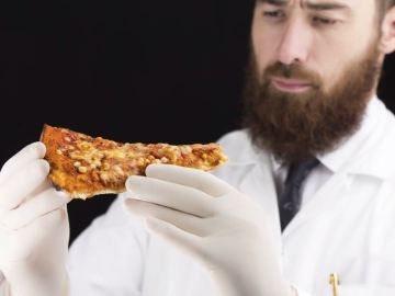 Hay una explicación científica para que no puedas dejar la pizza