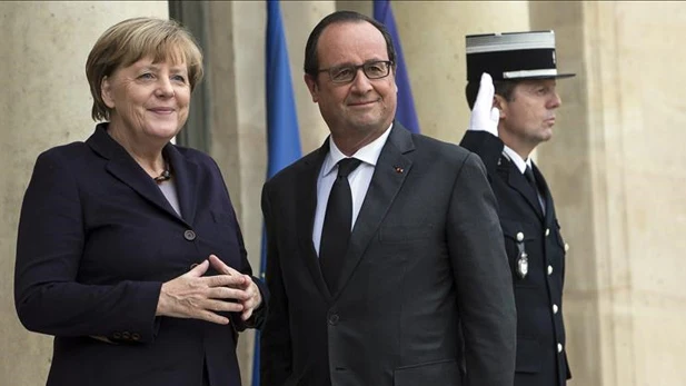 Merkel y Hollande al inicio de su encuentro