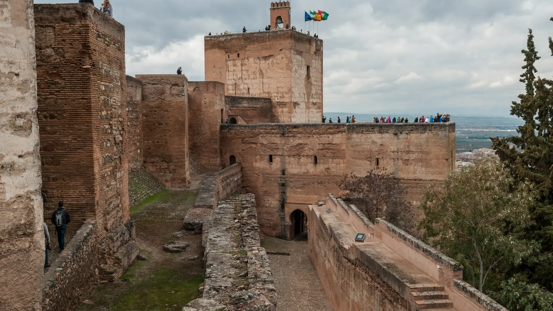 Vista en primer plano de la barbacana y