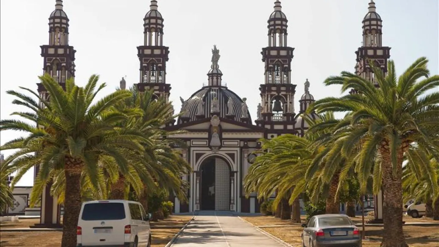 La iglesia de El Palmar de Troya, en Utrera (Sevilla) La iglesia de El Palmar de Troya, en Utrera (Sevilla)