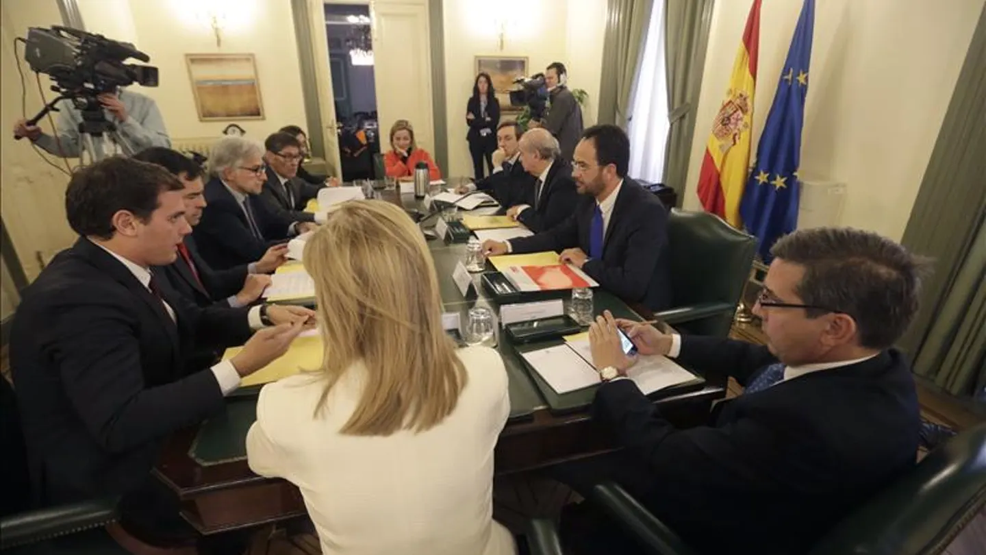 Los principales partidos políticos, reunidos para la firma del pacto antiyihadista Los principales partidos políticos, reunidos para la firma del pacto antiyihadista