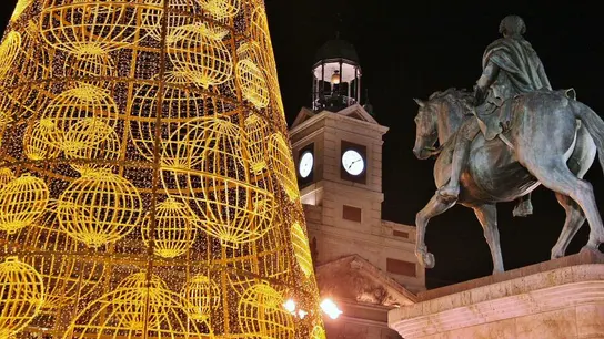 Árbol de Navidad en la Puerta del Sol, Madrid Árbol de Navidad en la Puerta del Sol, Madrid