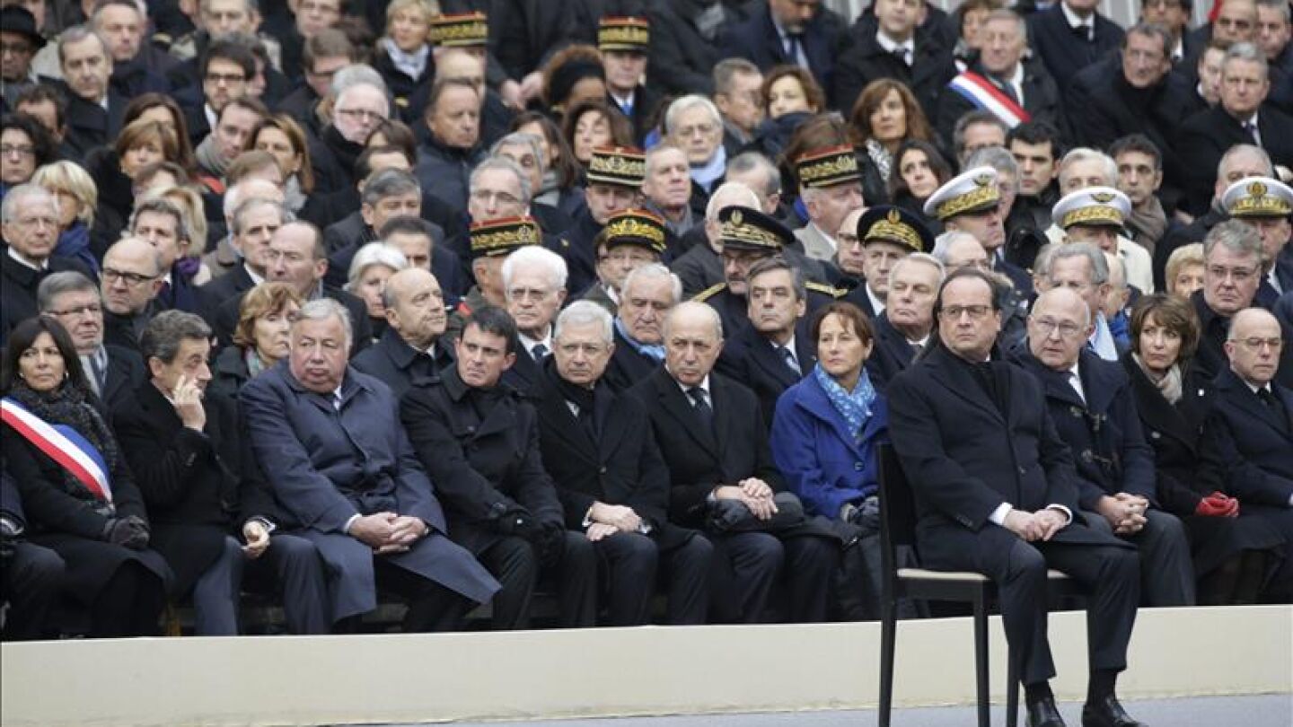 Fran&ccedil;ois Hollande, ante los invitados en el homenaje a las v&iacute;ctimas de Par&iacute;s