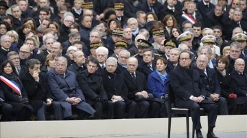François Hollande, ante los invitados en el homenaje a las víctimas de París