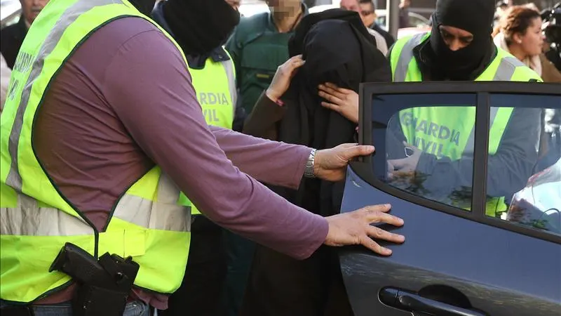 Detenidas tres personas en Barcelona en una operación contra el terrorismo yihadista Detenidas tres personas en Barcelona en una operación contra el terrorismo yihadista