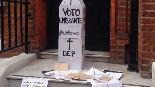 Emigrantes protestan ante la imposibilidad de votar Emigrantes protestan ante la imposibilidad de votar