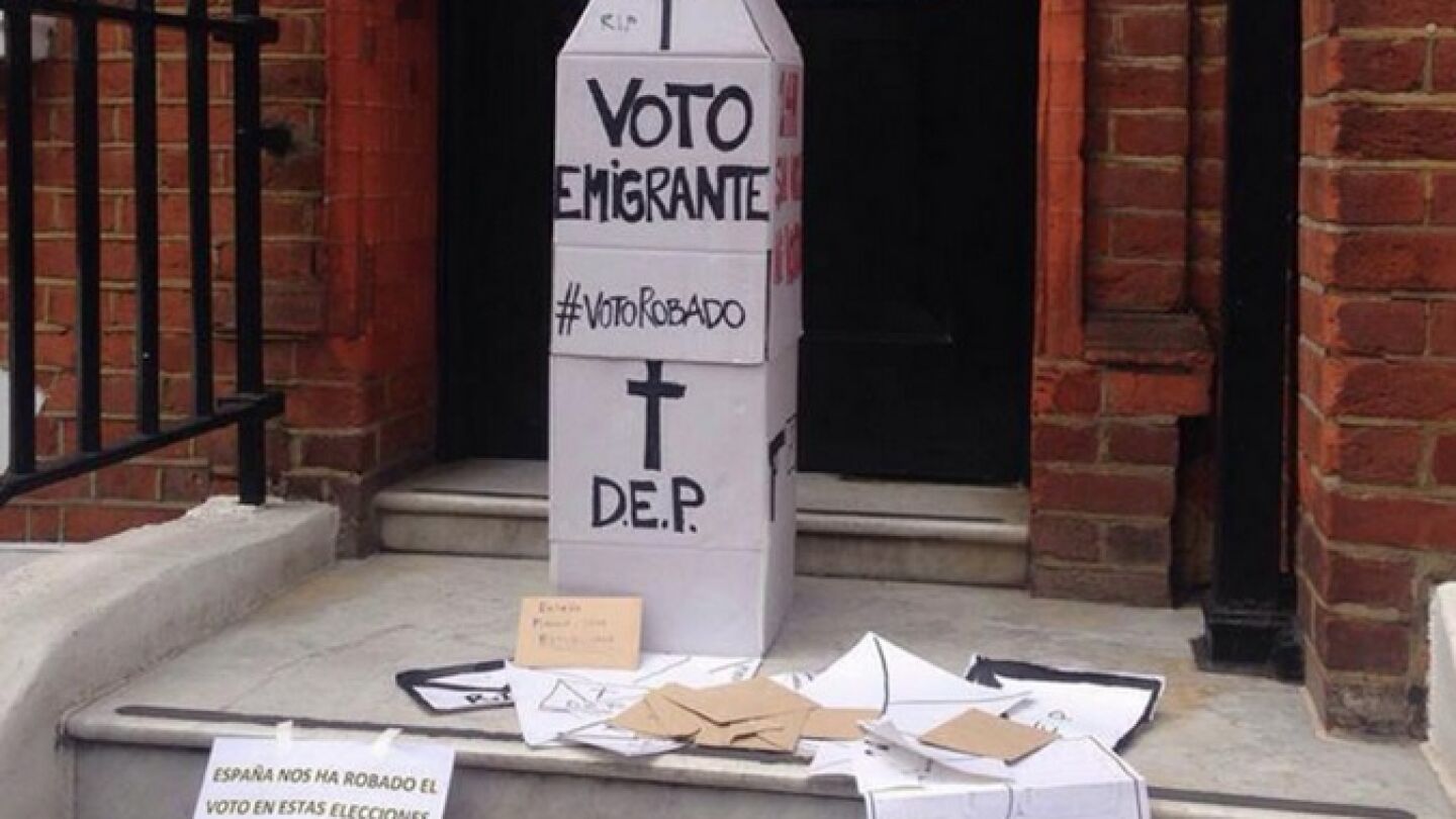 Emigrantes protestan ante la imposibilidad de votar