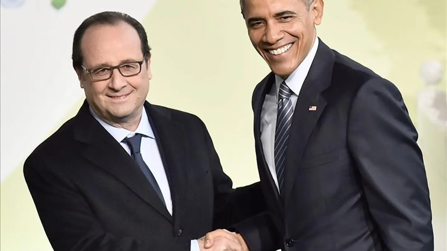 Hollande recibe a Obama a su llegada a la cumbre Hollande recibe a Obama a su llegada a la cumbre