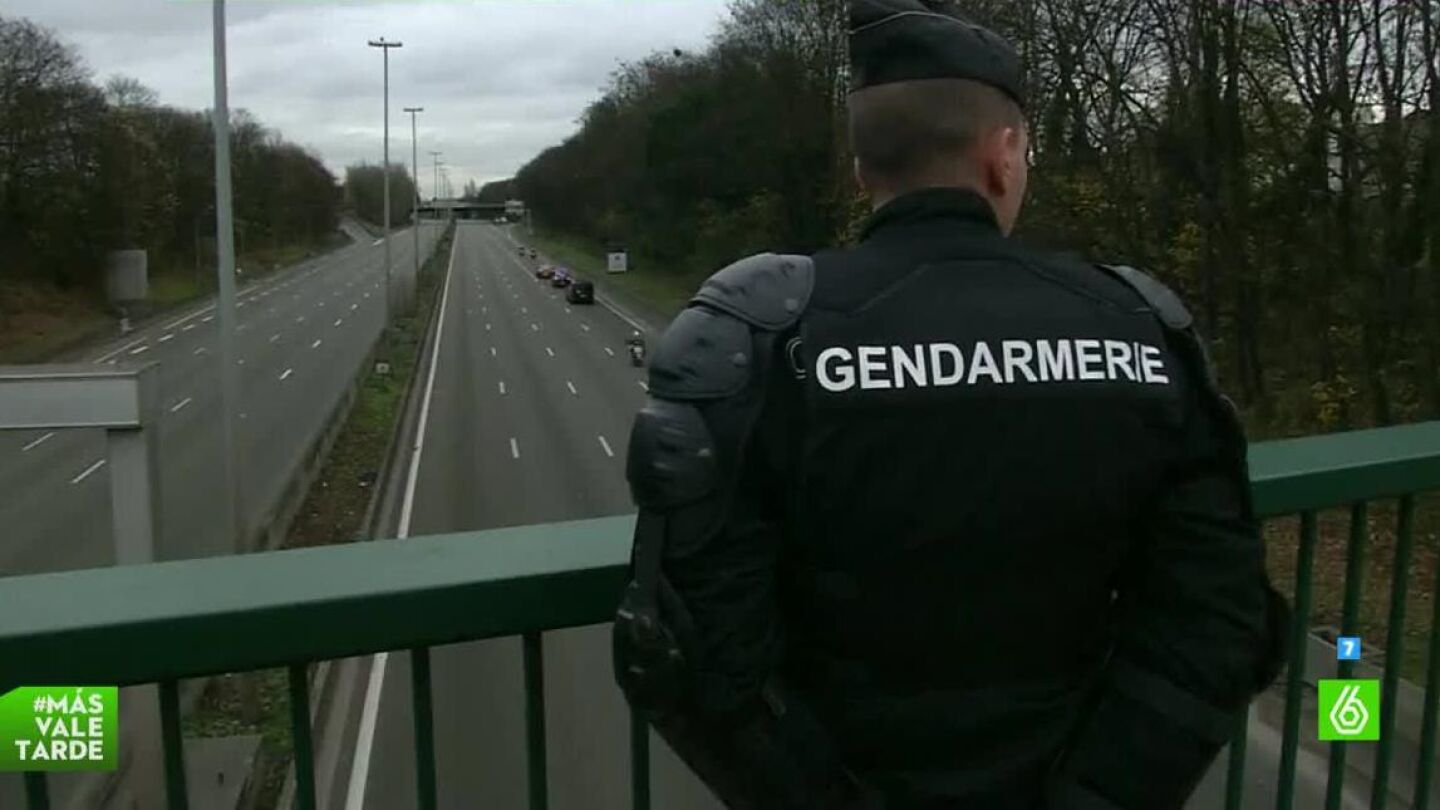 Dispositivo policial franc&eacute;s en Par&iacute;s