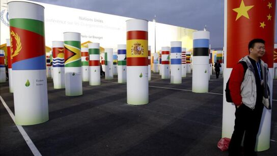 Vista del exterior del recinto ferial donde se celebra la cumbre del clima de Par&iacute;s