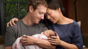 Mark Zuckerberg posa junto a su esposa y su hija