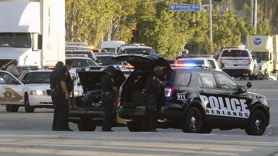 Autoridades se despliegan cerca del sitio del tiroteo en California