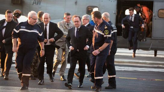 Hollande en el portaviones Charles de Gaulle