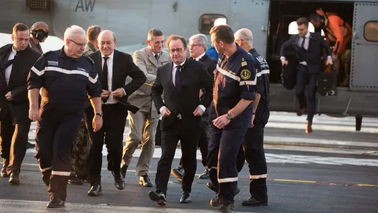 Hollande en el portaviones Charles de Gaulle Hollande en el portaviones Charles de Gaulle