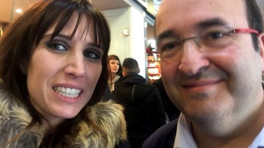 Sara Mart&iacute;n con Mikel Iceta