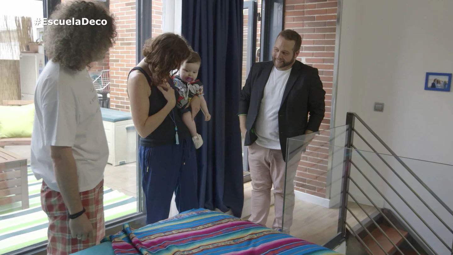 Verónica ve por primera vez su nuevo dormitorio Verónica ve por primera vez su nuevo dormitorio