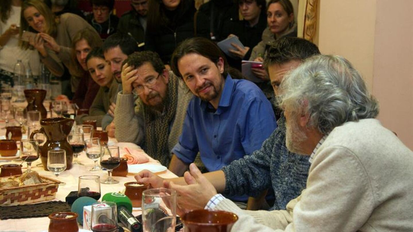 Pablo Iglesias acompa&ntilde;ado de su padre, Javier Iglesias