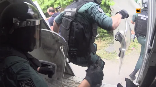 La Guardia Civil, en peleas de gallos: "Cuando se abra la puerta, tenemos como máximo tres segundos" La Guardia Civil, en peleas de gallos: "Cuando se abra la puerta, tenemos como máximo tres segundos"