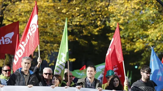 Miles de personas en la marcha de EH Bildu por la independencia en Bilbao Miles de personas en la marcha de EH Bildu por la independencia en Bilbao