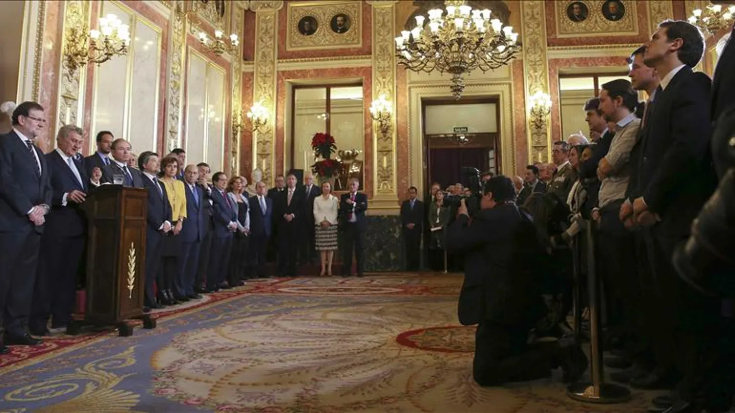 Los principales líderes políticos escuchan el discurso de Posada en el Día de la Constitución Los principales líderes políticos escuchan el discurso de Posada en el Día de la Constitución