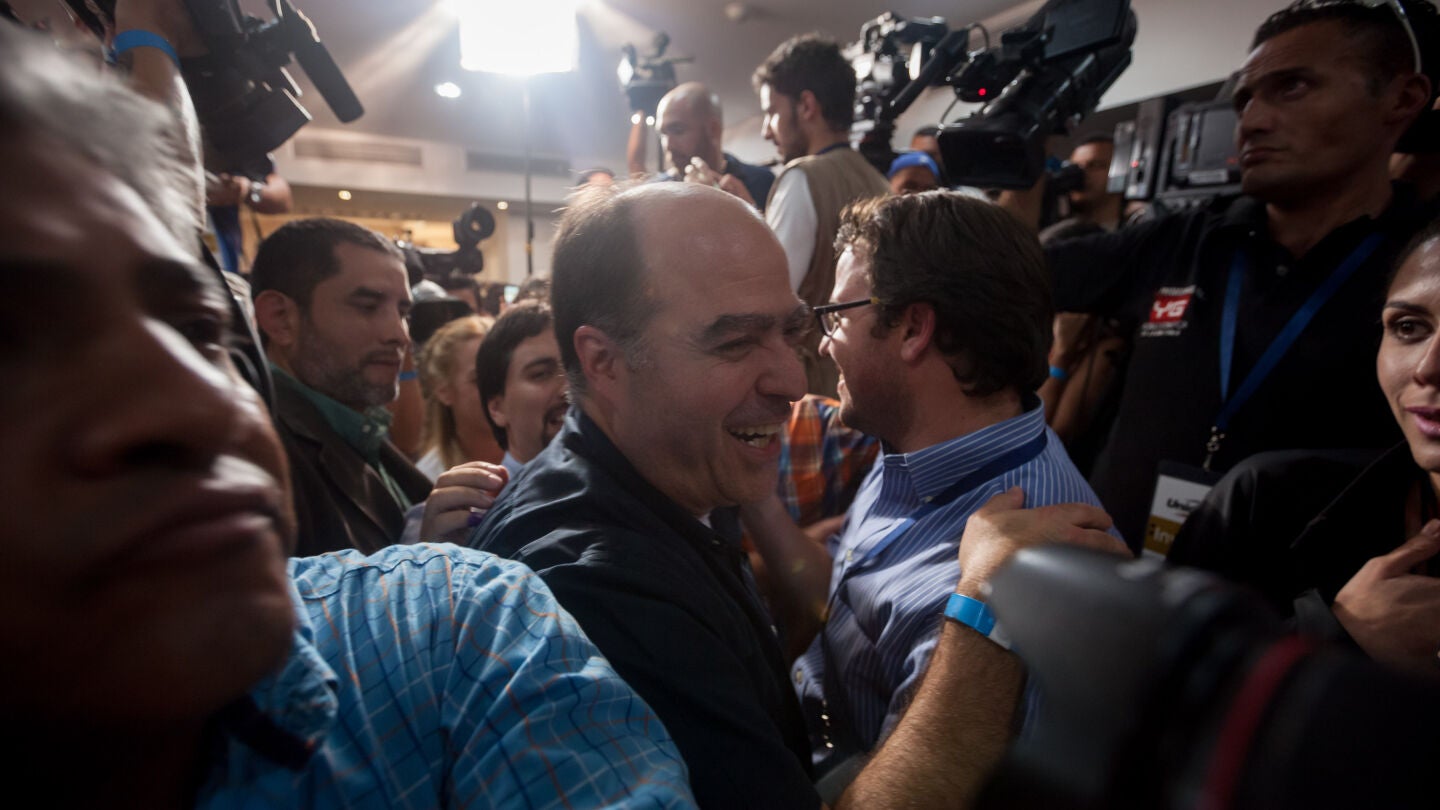  Julio Borges, miembro de la coalici&oacute;n opositora Mesa de Unidad Democr&aacute;tica (MUD)