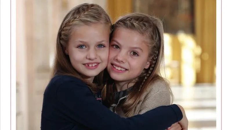 Leonor y Sofía en la felicitación navideña de la Casa Real