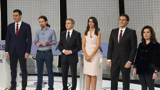Participantes de 7D junto a los moderadores Participantes de 7D junto a los moderadores