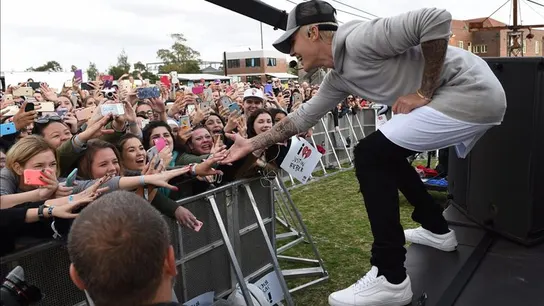 El cantante canadiense Justin Bieber durante un concierto en Cockatoo Island, en Sídney El cantante canadiense Justin Bieber durante un concierto en Cockatoo Island, en Sídney