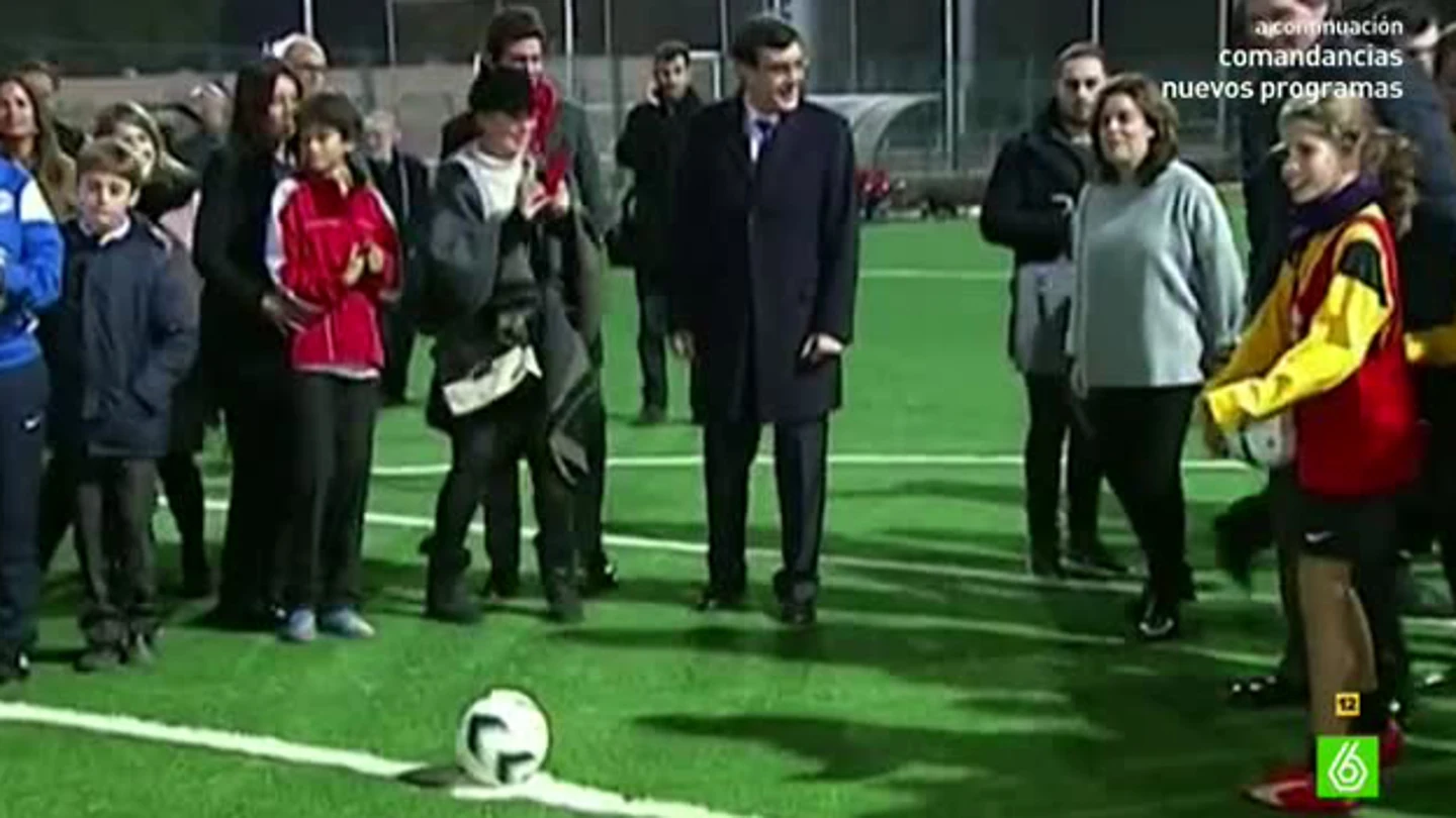 Soraya Sáenz de Santamaría marca un gol Soraya Sáenz de Santamaría marca un gol