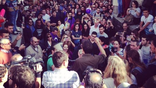 M&aacute;s de 1.000 estudiantes escuchan a Errej&oacute;n en Tenerife