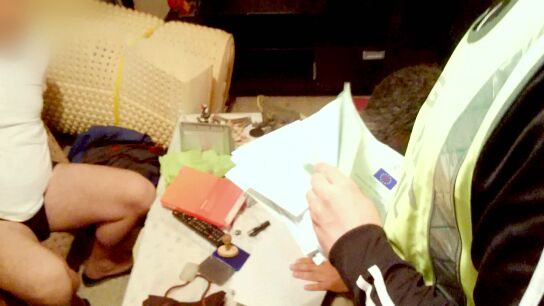 La Guardia Civil da con mucha documentaci&oacute;n falsa en casa de dos sospechosos