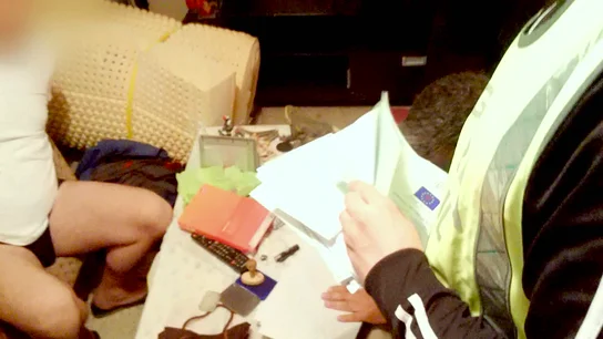 La Guardia Civil da con mucha documentación falsa en casa de dos sospechosos La Guardia Civil da con mucha documentación falsa en casa de dos sospechosos