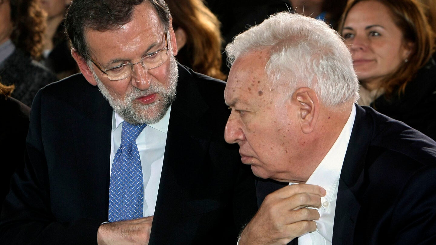 Mariano Rajoy y Garc&iacute;a-Margallo, en un acto de campa&ntilde;a