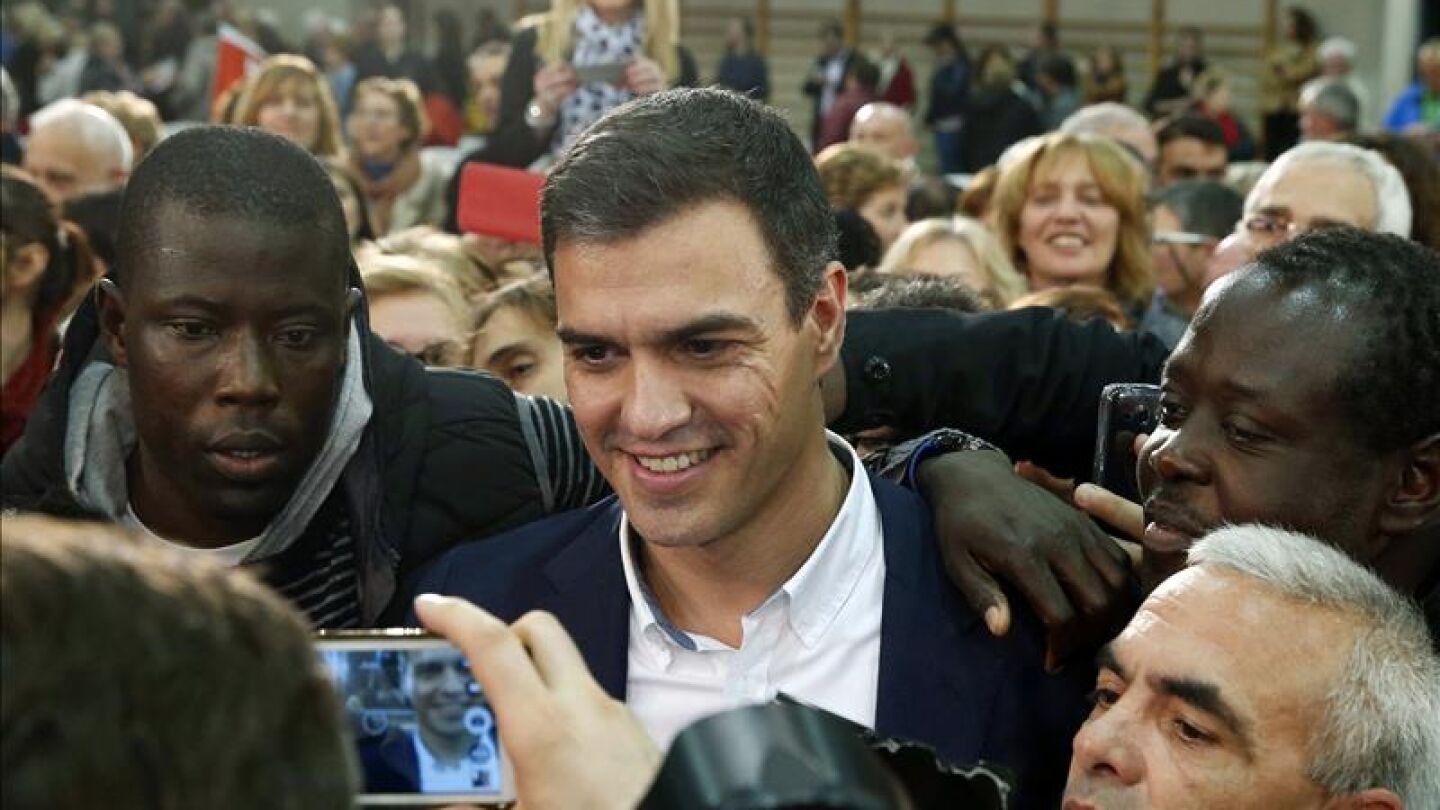 Pedro S&aacute;nchez: "Se abre el tel&oacute;n y aparecen Rajoy, Rivera e Iglesias juntos, las amistades peligrosas"