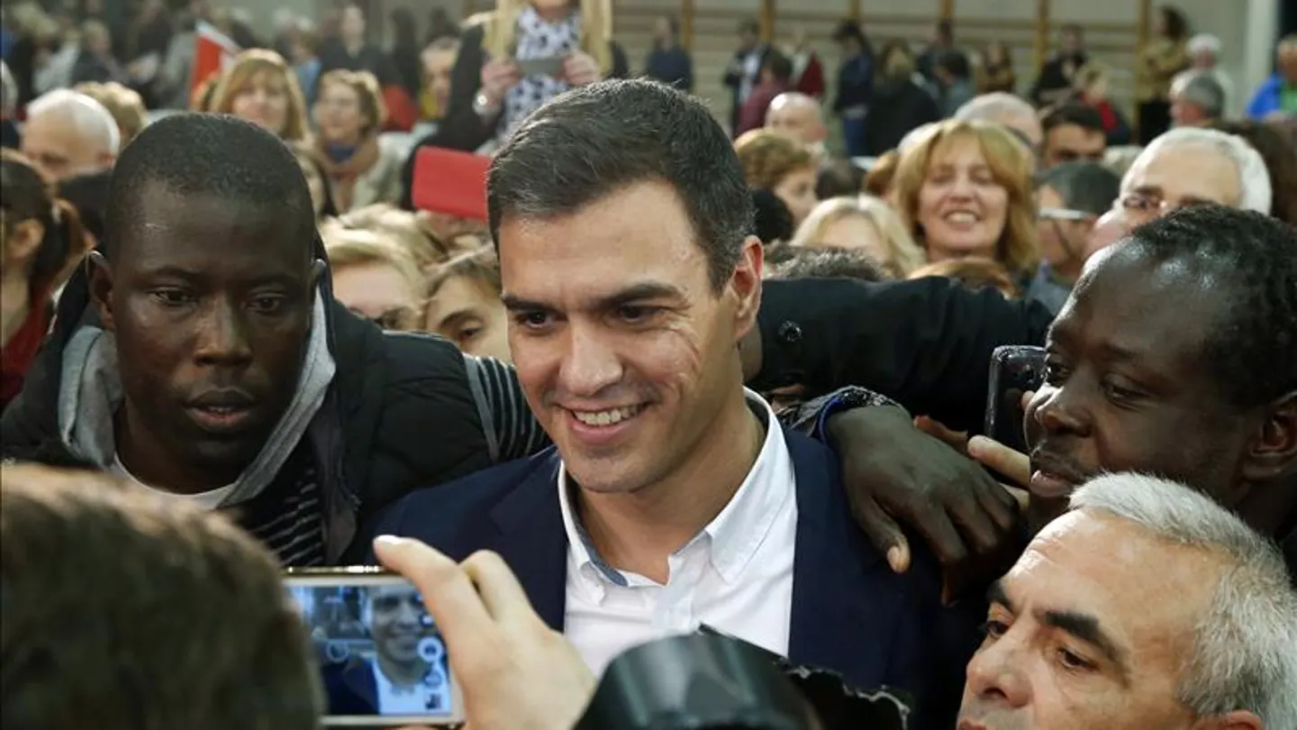 Pedro Sánchez: "Se abre el telón y aparecen Rajoy, Rivera e Iglesias juntos, las amistades peligrosas" Pedro Sánchez: "Se abre el telón y aparecen Rajoy, Rivera e Iglesias juntos, las amistades peligrosas"