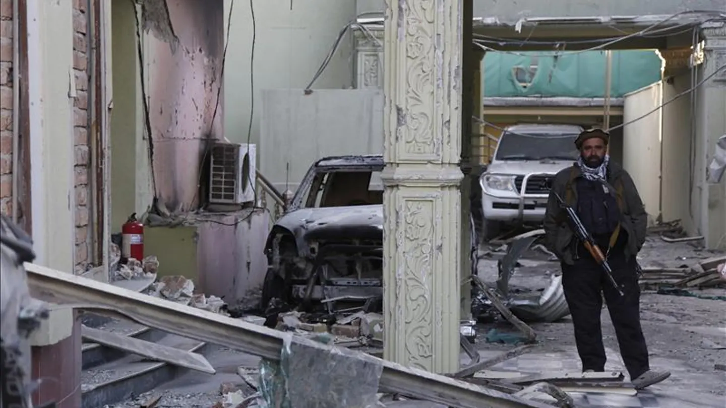 Lugar del ataque en una casa de huéspedes exterior de la embajada española en Kabul Lugar del ataque en una casa de huéspedes exterior de la embajada española en Kabul