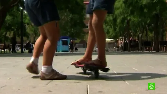 Dos niños jugando Dos niños jugando