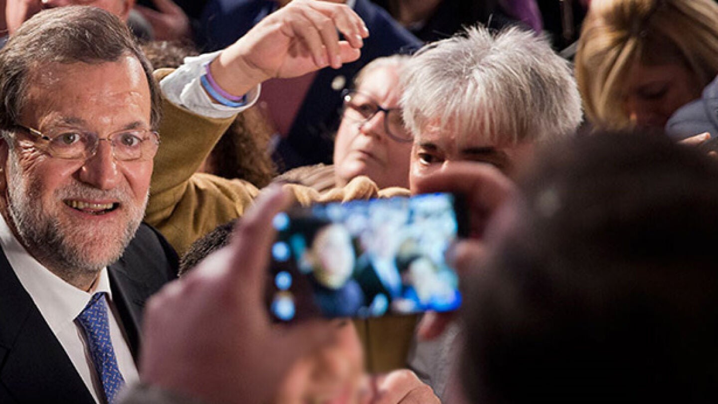 Mariano Rajoy se hace una foto