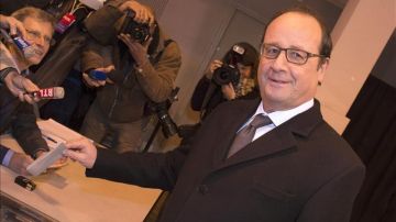 Hollande y Sarkozy, unidos contra los ultraderechistas de Le Pen