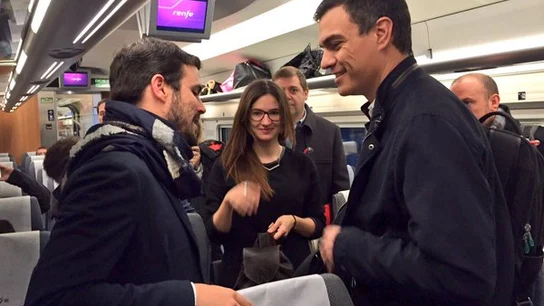 Pedro Sánchez y Alberto Garzón en el AVE Pedro Sánchez y Alberto Garzón en el AVE