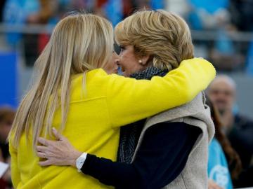 Cristina Cifuentes y Esperanza Aguirre en un mitin del PP Cristina Cifuentes y Esperanza Aguirre en un mitin del PP