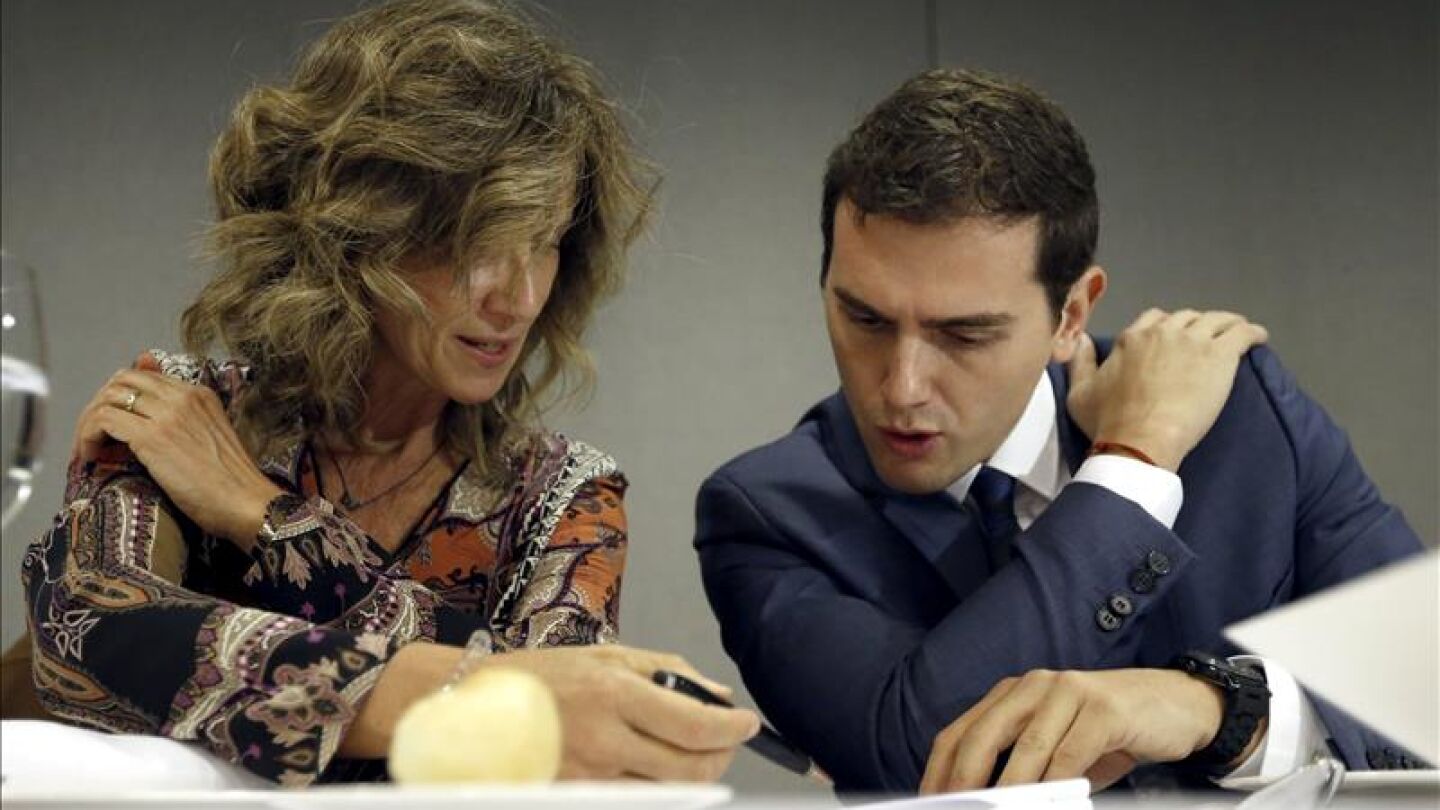 Albert Rivera junto a la exministra socialista Cristina Garmendia