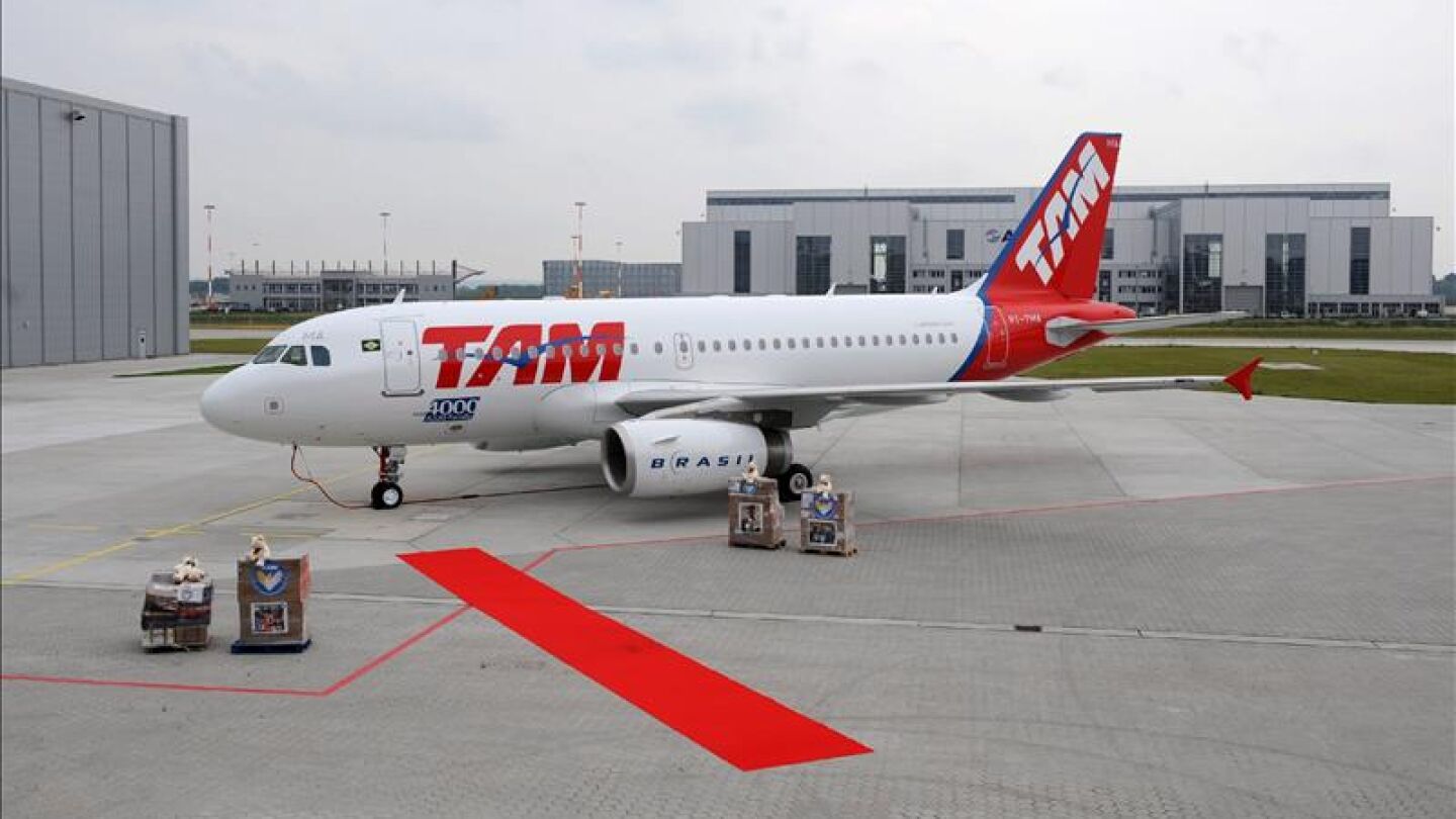 Un avi&oacute;n de la l&iacute;nea a&eacute;rea brasile&ntilde;a TAM
