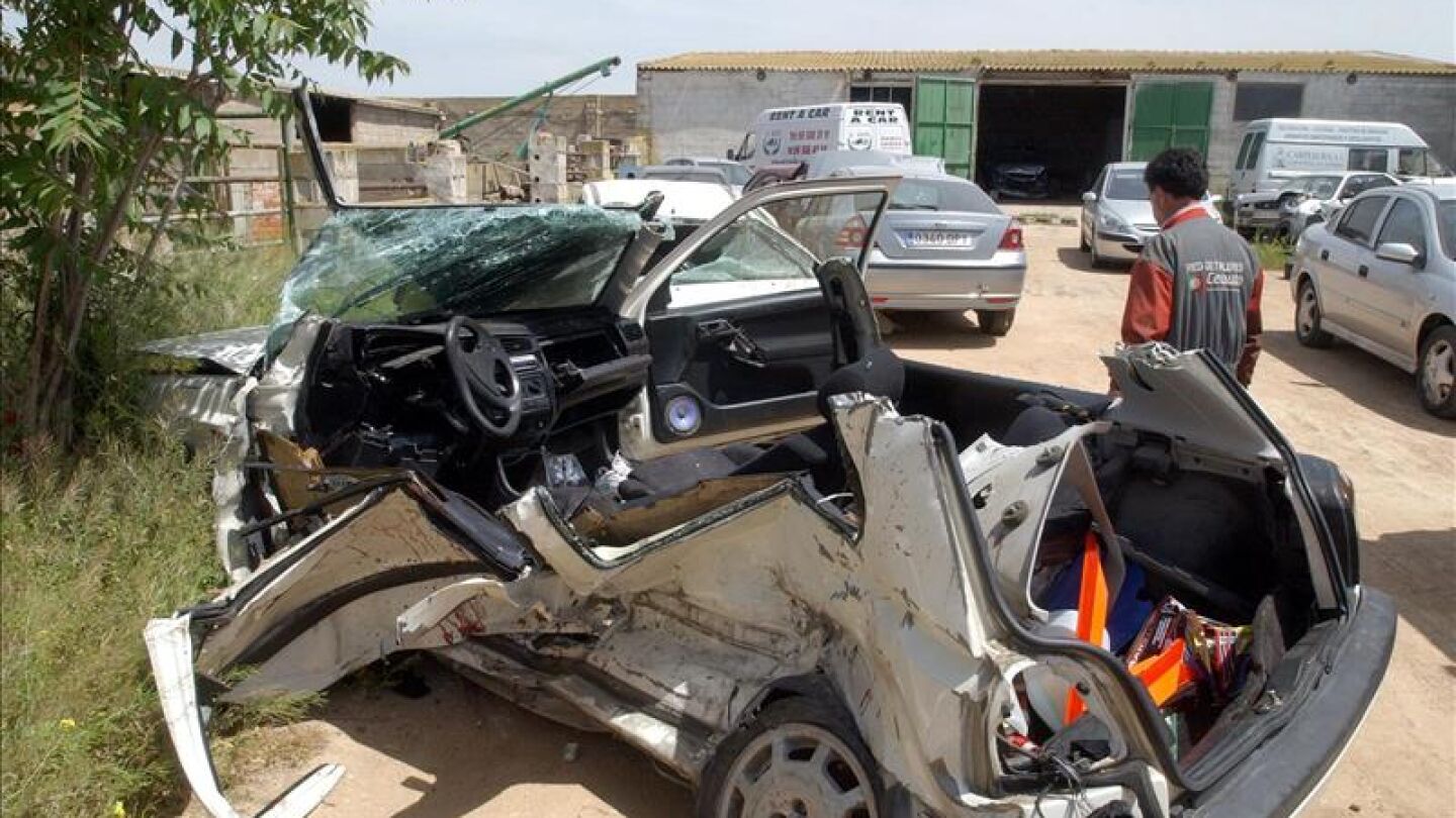 Restos de un veh&iacute;culo implicado en un accidente