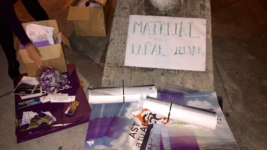 Material de Podemos en el mitin de Asturias Material de Podemos en el mitin de Asturias