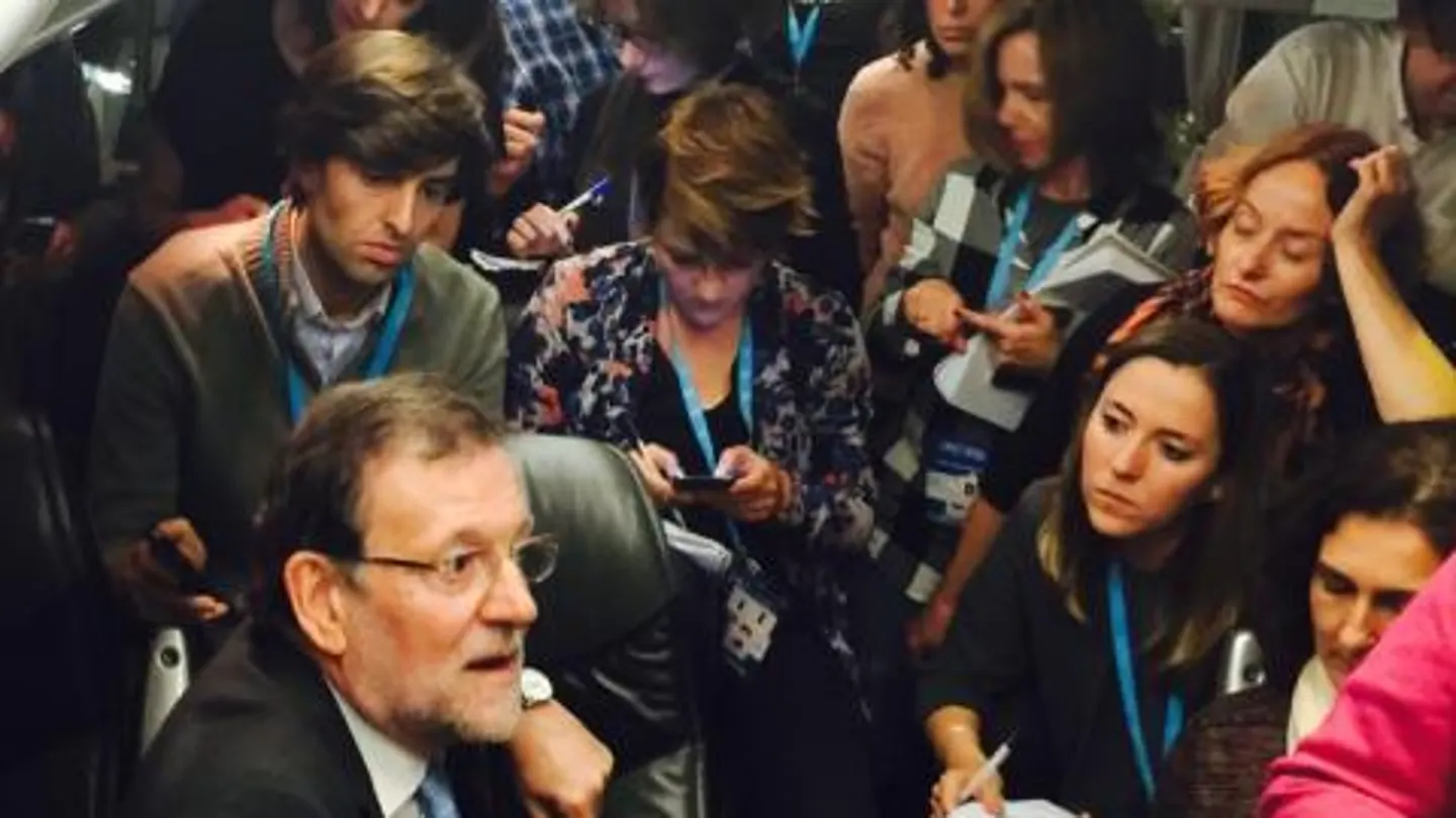 Rajoy sube al autobús de la prensa Rajoy sube al autobús de la prensa
