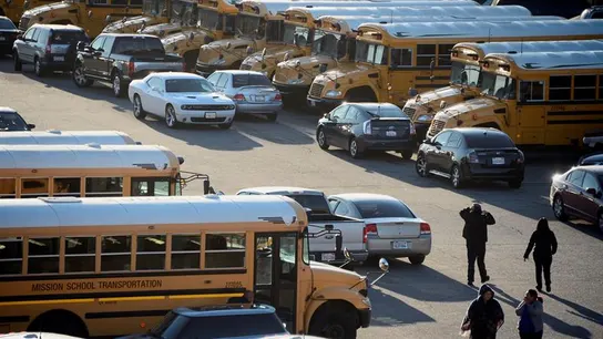 Varios autobuses escolares permanecen fuera de servicio por el cierre de escuelas en EEUU Varios autobuses escolares permanecen fuera de servicio por el cierre de escuelas en EEUU