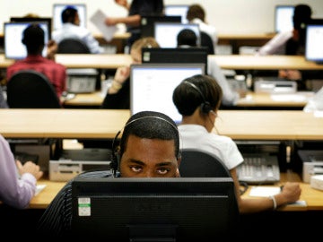 Trabajadores de un call center Trabajadores de un call center